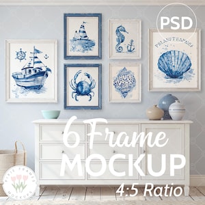 Puede incluir: Seis impresiones enmarcadas en acuarela con temática náutica. Las impresiones presentan imágenes de un velero, un caballito de mar, un cangrejo, una concha, un barco y una concha. Los marcos son azules y blancos, y la combinación de colores es azul y blanco. El texto "6 Frame Mockup" y "4:5 Ratio" es visible.
