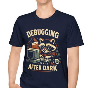Debugging After Dark T-shirt | Wasbeer Programmeur Retro Tech Design
