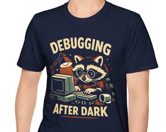 T-Shirt „Debugging After Dark Raccoon Programmer“, Retro-Programmiergeschenk