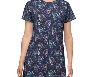 Vestido de corte A Lobo Celestial, estampado de galaxia gótica, estilo urbano místico.