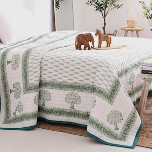 Trapunta in cotone stampata con motivo alberi autunnali e blocchi di legno, reversibile, matrimoniale king size, morbida e leggera, copriletto estivo in stile boho, regalo fatto a mano