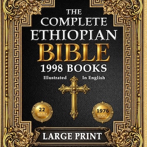 Op de afbeelding: De Complete Ethiopische Bijbel, geïllustreerd en in het Engels, met 1998 boeken. De omslag is zwart met gouden accenten en tekst. Inclusief audioboek en grote letters. Met een gouden kruis en decoratieve rand.