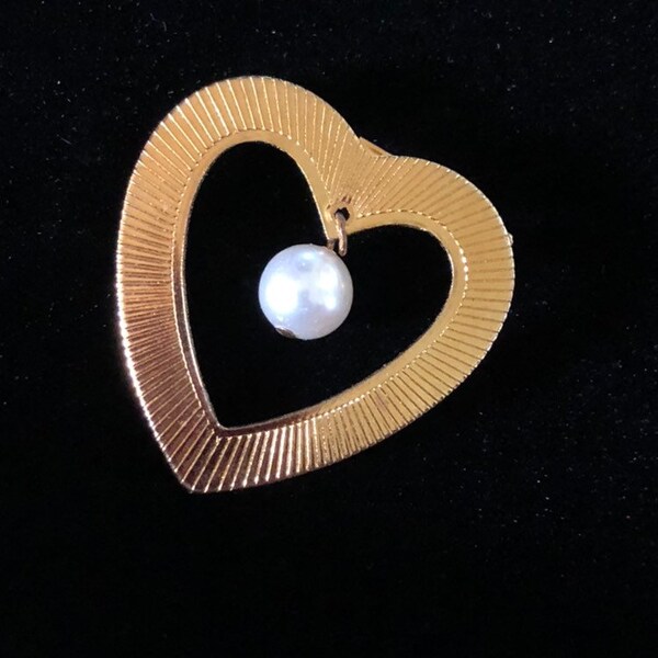 Vintage Hollow Heart and Faux Pearl Brooch - Heart Outline Pin