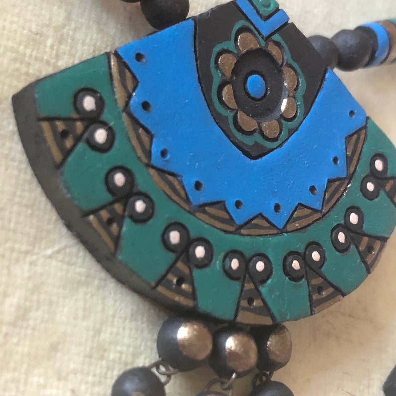 Peacock Jewel Tones Ethnic Jewelry Boxed Set Vintage Boho 1970/'s Clay Fan Earring /& Necklace Set