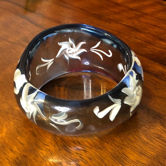 Huge Vintage 1950’s Reverse Carved Lucite Bangle … - image 4