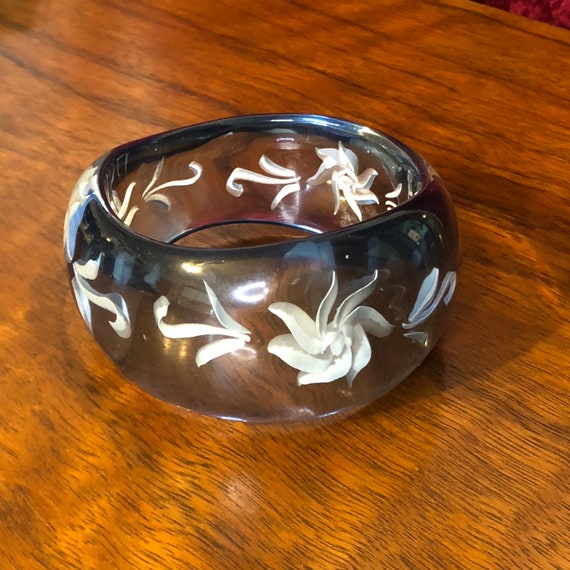 Huge Vintage 1950’s Reverse Carved Lucite Bangle … - image 1