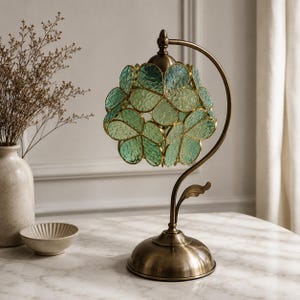 Lampada da tavolo in vetro colorato / Design a foglie verdi, base color bronzo, complemento d'arredo boho
