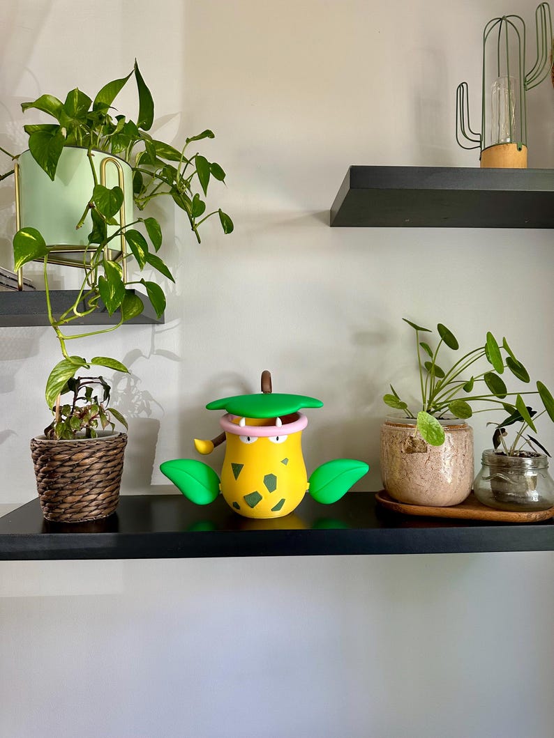 Pokémon Victreebel Desktop Trash Can – Handmade 3D Printed – Gaming & Geek Setup Decor image 1
