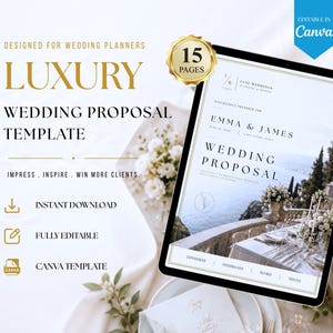 Może przedstawiać: Cyfrowy szablon oferty ślubnej dla Canva składający się z 15 stron. Ekran tabletu przedstawia stronę tytułową z napisem Wedding Proposal, widokiem na taras nad morzem, złotym tekstem oraz imionami Emma & James.