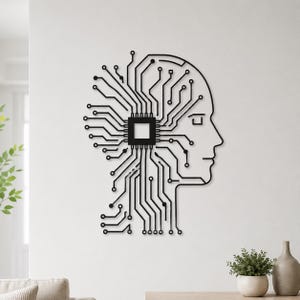Peut inclure: Une décoration murale noire représentant le profil latéral d'une silhouette de tête humaine. Le design intègre une puce électronique carrée centrale reliée à des lignes de circuit imprimé complexes formant la forme de la tête et du visage.