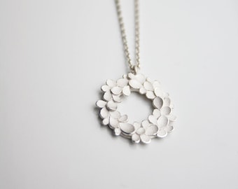 Beautiful Floral wreath 925 Silver Necklace