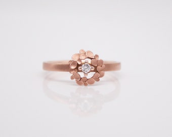 Corona floral 9ct. Anillo de oro rosa y diamantes