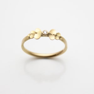 Dahlia 18k Gold and diamond Ring image 3