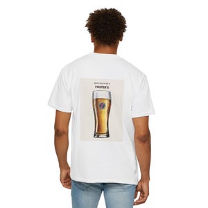 Camiseta de algodón de corte relajado, ilustración de una pinta de Guinness, camiseta gráfica con estampado de estilo pub nostálgico. imagen 5