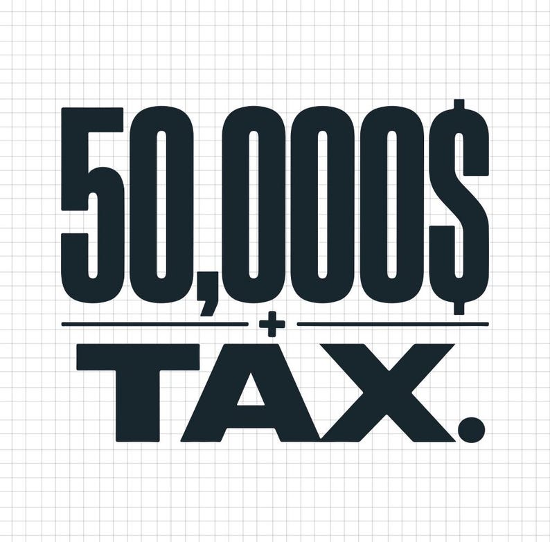 Pu&ograve; includere: Un design grafico che presenta il testo nero in grassetto 50,000$ seguito da un segno pi&ugrave; e dalla parola TAX. con un punto, il tutto su uno sfondo bianco con una griglia grigio chiaro. La tipografia &egrave; sans-serif e in maiuscolo.