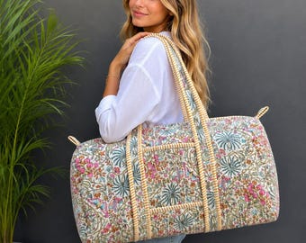 Gesteppte Baumwoll-Reisetasche mit Blumenmuster, Wochenendtasche mit botanischem Print, handgefertigtes Handgepäck für Übernachtungen