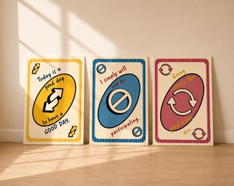 Puede incluir: Tres láminas rectangulares de pared diseñadas como cartas de juego. La tarjeta amarilla dice Today is a good day to have a GOOD DAY. La tarjeta azul dice I simply will not be participating. La tarjeta roja dice Going where the good vibes are.
