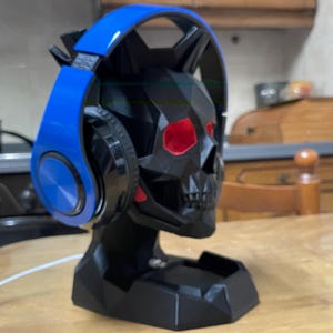 Suporte para fones de ouvido em formato de caveira, estilo low poly, organizador de mesa para controle de jogos, estátua moderna gótica impressa em 3D, presente para gamers.