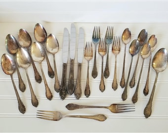 Vintage Remembrance Silverware Flatware 23 Piece 1847 Rogers Bros Silverplate Spoons Forks Knives Mixed Lot