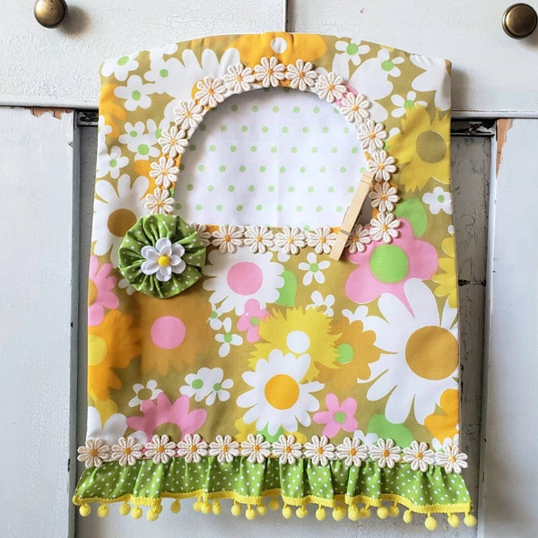 Retro Flower Power Clothespin Bag Handmade Vintage Fabric Pillowcase Daisy Trim Ric Rac Polkadot Yoyo Laundry Decor 70s 60s