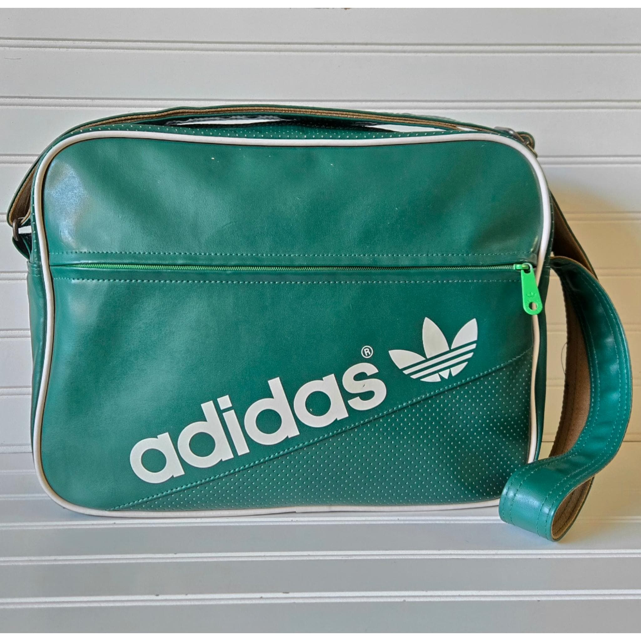 バッグ 80s adidas vintage sling messenger bag Rare!! Vintage Adidas Performance / Mini Logo Sling Bag