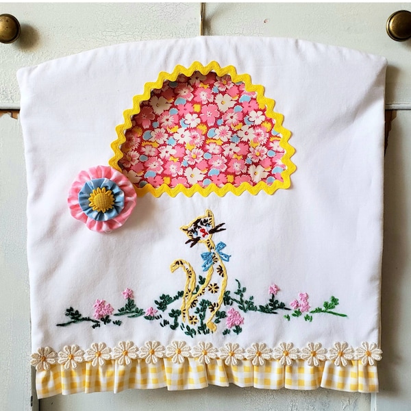 Vintage Embroidery Clothespin Bag Floursack Fabric Daisy Trim Embroidered Kitty Cat Pink Flower Laundry Room Decor Yellow Ric Rac