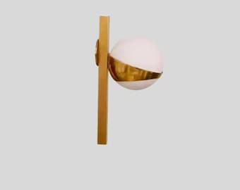 Aplique de pared moderno de latón con forma de globo - Lámpara de pared de cristal de mediados de siglo - Lámpara de tocador minimalista con forma de globo opalino - Lámpara de pared redonda de cristal para dormitorio