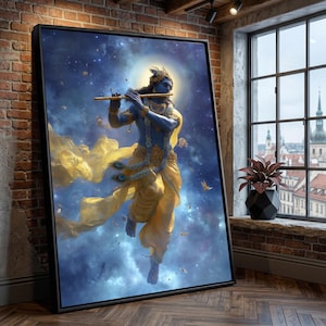 Op de afbeelding: Een ingelijste digitale kunstprint toont een blauwhuidige figuur die fluit speelt, tegen een hemelse achtergrond. De figuur draagt goudkleurige kleding en een kroon. Het kunstwerk is zwart omlijst en leunt tegen een bakstenen muur.