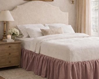 Spódnica lniana w kolorze Dusty Rose, falbaniasta spódnica łóżeczkowa, pościel w stylu rustykalnym, spódnica łóżeczkowa w kolorze queen-king, jasnoróżowa falbana łóżeczkowa, romantyczny wystrój sypialni.