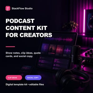 Puede incluir: Un kit de plantillas digitales titulado StackFlow Studio Podcast Content Kit for Creators. La pantalla muestra formas de onda de audio y herramientas de planificación de podcasts. Incluye un micrófono, auriculares y botones Clip Ideas y Social Copy.