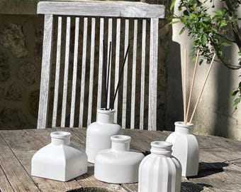 Fragrance diffuser vase with reeds