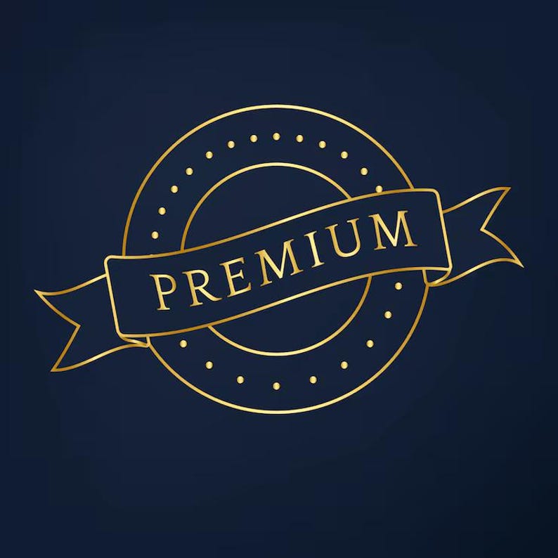 以下が含まれることがあります： 紺色の背景に、"PREMIUM"の文字が入った金色のシール。シールは円形で、点線で縁取られ、金色のリボンが付いています。背景は濃い紺色です。