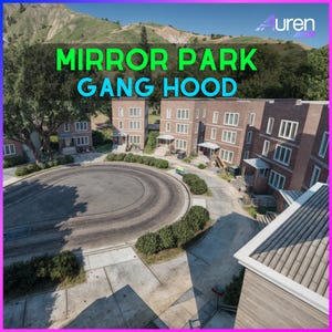 以下が含まれることがあります： 緑と青で「MIRROR PARK GANG HOOD」というテキストが表示された住宅街の航空写真。建物はレンガ造りで、窓が複数あります。円形の道路が前景にあり、緑の茂みと木々に囲まれています。