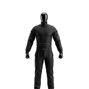 Puede incluir: Mono negro con costuras blancas. El conjunto presenta un cuello alto, detalles en los hombros y un cintur&oacute;n. Los pantalones tienen bolsillos y un dise&ntilde;o de pierna recta. El maniqu&iacute; es negro.