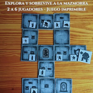 Puede incluir: Un juego de mesa con baldosas cuadradas grises dispuestas sobre una superficie de madera. Cada baldosa presenta ilustraciones de elementos de fantasía como monstruos, arqueros y cofres del tesoro. El texto en la parte superior dice "EXPLORA Y SOBREVIVE A LA MAZMORRA 2 A 6 JUGADORES - JUEGO IMPRIMIBLE."