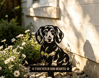 Estaca conmemorativa personalizada de metal oxidado con forma de perro salchicha de pelo largo, letrero de jardín "Siempre en nuestros corazones"