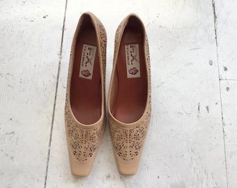 70s tan leather heels 6 / vintage brown beige cut out square toe high heel shoes