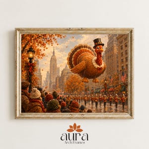 Könnte beinhalten: Ein gerahmter Kunstdruck, der eine Thanksgiving-Parade in einer Stadt mit hohen Gebäuden und herbstlichen Bäumen zeigt. Ein großer Truthahn-Ballon mit einem schwarzen Zylinder schwebt über einer Menschenmenge und einer marschierenden Kapelle.