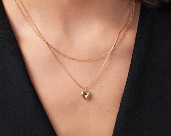 Halsband med hänge i guld