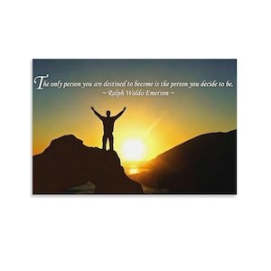 Pode incluir: Uma impress&atilde;o motivacional com a silhueta de uma pessoa com os bra&ccedil;os levantados, em p&eacute; sobre uma forma&ccedil;&atilde;o rochosa contra um p&ocirc;r do sol. O texto diz: "A &uacute;nica pessoa que voc&ecirc; est&aacute; destinado a se tornar &eacute; a pessoa que voc&ecirc; decide ser." ~ Ralph Waldo Emerson ~
