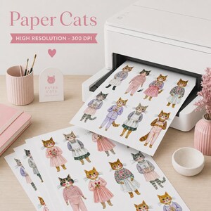 K&ouml;nnte beinhalten: Ein wei&szlig;er Drucker, der ein Blatt Papier mit mehreren Aquarellillustrationen von anthropomorphen Katzen in verschiedenen Outfits einzieht. Der Text Paper Cats und HIGH RESOLUTION - 300 DPI ist &uuml;ber dem Drucker zu sehen.