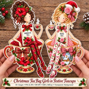 Pode incluir: Duas figuras ilustradas sentadas em grandes xícaras de chá, uma com cabelo escuro e tema de hibisco vermelho, a outra com cabelo loiro e tema de rosa. Cada uma segura uma xícara pequena e usa uma etiqueta com Hibiscus Tea ou Rose Tea. O design inclui laços festivos, azevinho e uma paisagem de inverno.