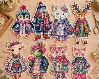 Könnte beinhalten: Eine Sammlung von acht gestanzten Papieraufklebern mit anthropomorphen Tieren, darunter ein Pinguin, Walross, Fuchs, Hirsch, Lamm, Schildkröte, Maus und Katze, die alle farbenfrohe, aufwendig gemusterte Winterkleidung und Blumenaccessoires tragen.