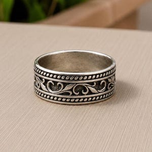 Mens Womens Silver Band Ring • Oxidized Filigree Scroll Ring • Vintage Style Leaf Engraved Band • Antique Silver Statement Jewelry