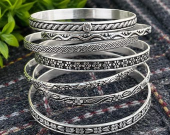 Piękny zestaw srebrnych bransolet inspirowanych naturą | Elegancka biżuteria z kwiatowymi motywami dla kobiet | Modny zestaw