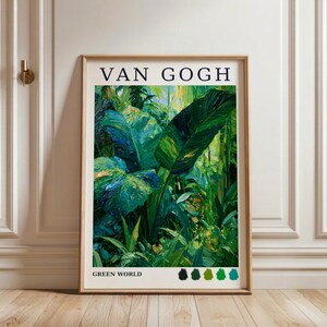 Könnte beinhalten: Ein gerahmter Kunstdruck mit dem Titel VAN GOGH GREEN WORLD, der ein dichtes, strukturiertes Ölgemälde mit üppigem tropischem Blattwerk in verschiedenen Schattierungen von Dunkelgrün, Smaragd und Petrol zeigt. Unten befinden sich fünf kleine Farbfelder.