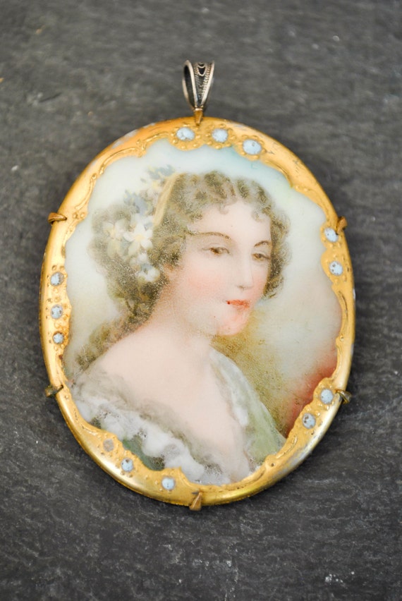 VINTAGE FRENCH PORTRAIT pendant. Hand painted broo
