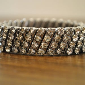 Vintage stretch rhinestone bracelet.......... Elegant piece...thicker band.