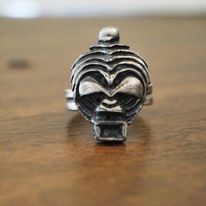 Unisex adjustable ring.