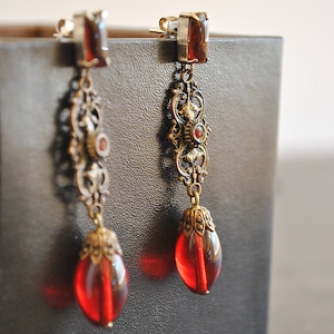 VINTAGE RED CABOCHON dangling earrings